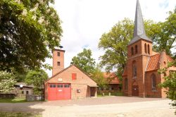 wer hat den höchsten Turm, die Feuerwehr oder die Kirche, in Simander